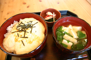 とろろごはん